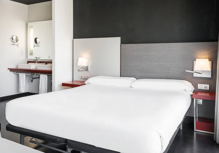 Habitación familiar Hotel ILUNION Atrium Madrid