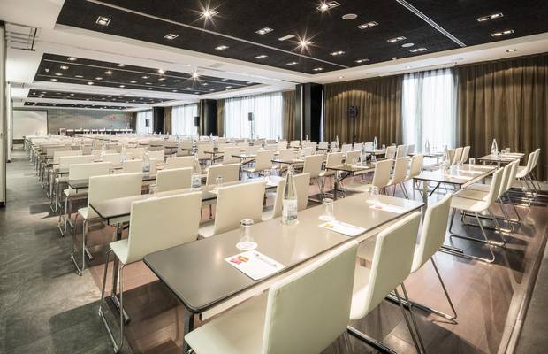 Salón Presentaciones Hotel ILUNION Atrium Madrid