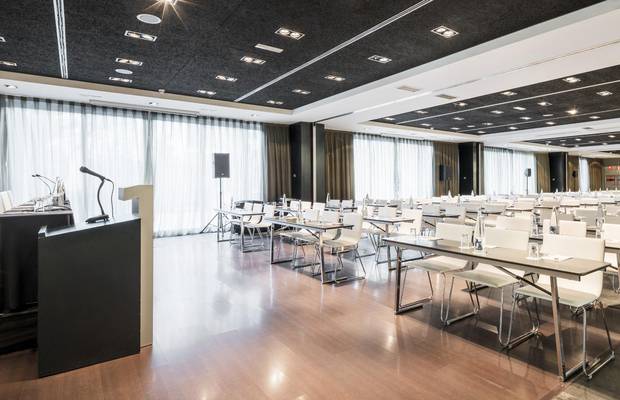 Salón Presentaciones Hotel ILUNION Atrium Madrid